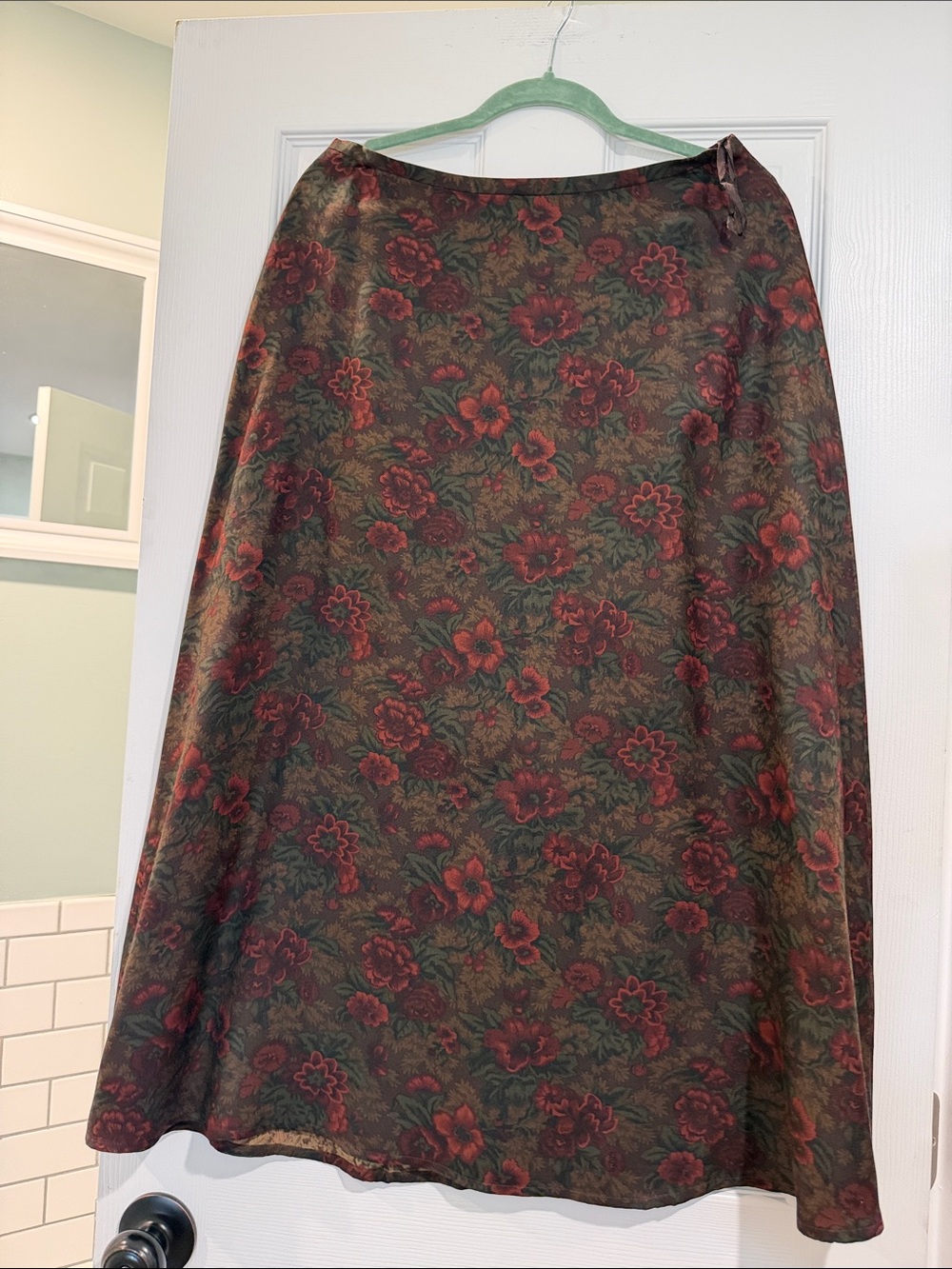 Lauren Ralph Lauren Olive & Burgundy Floral A-Line  Silk Skirt - Picture 5 of 11